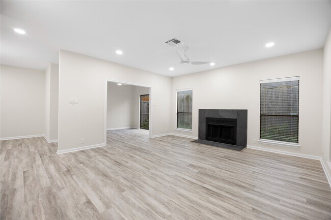 Building Photo - 2668 Bering Dr