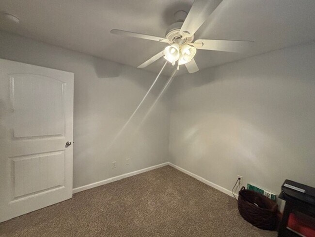 Building Photo - Beautiful Home in Phenix City