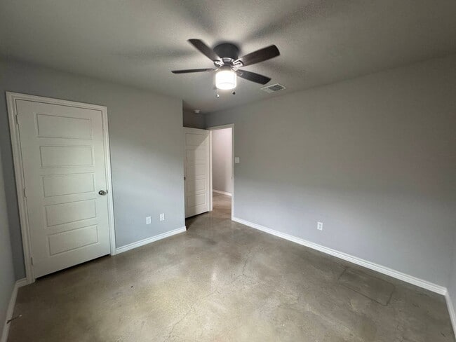 Building Photo - 1459 Dryden Ave