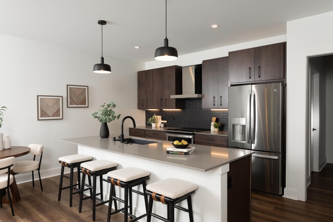 Building Photo - 600 E Henry Clay St