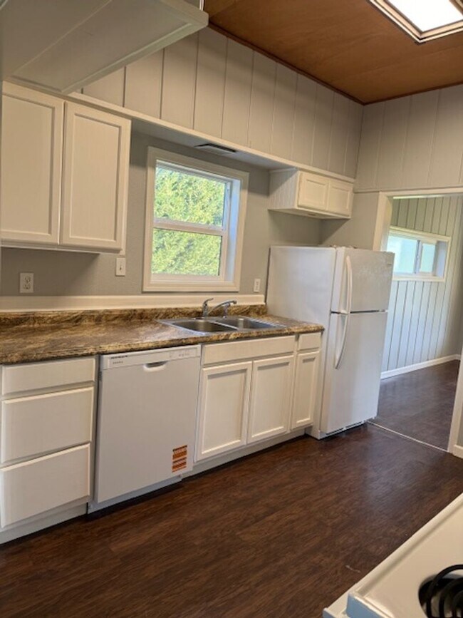 Building Photo - 3 Bedroom Farm Home for Rent Dundee OR