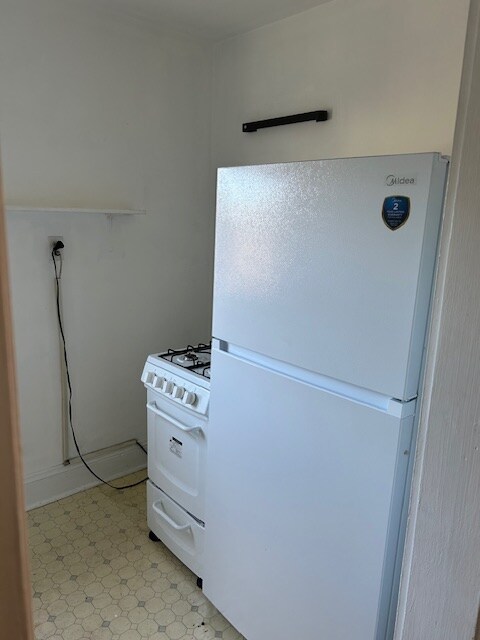 Kitchen - 767 52nd St