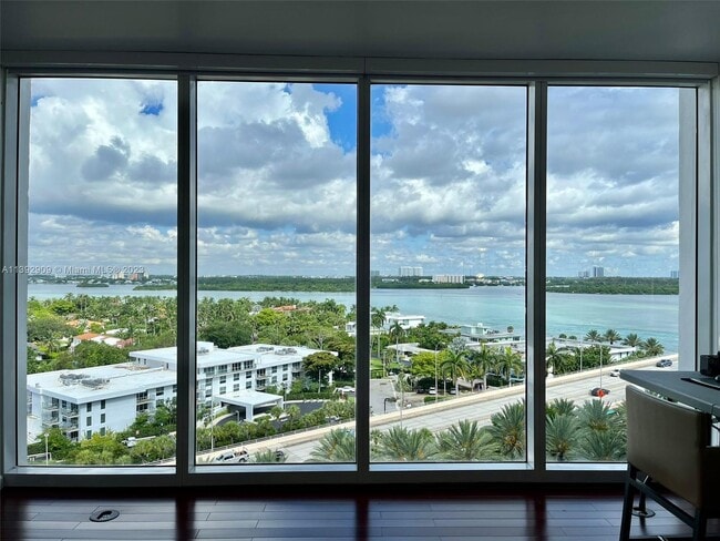 Primary Photo - 10275 Collins Ave