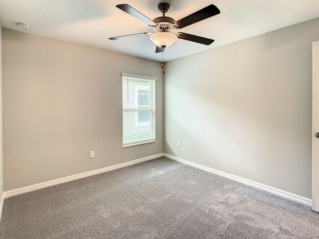 Building Photo - Beautiful 4 bedroom 2.5 bathroom Single Family House! Like new!