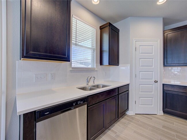 Building Photo - 128 Drifter Ln