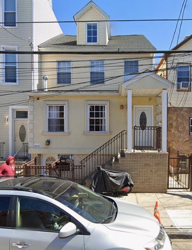 Building Photo - 168 New York Ave