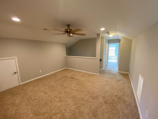 Building Photo - Move-in ready, 1.5 story home located in t...