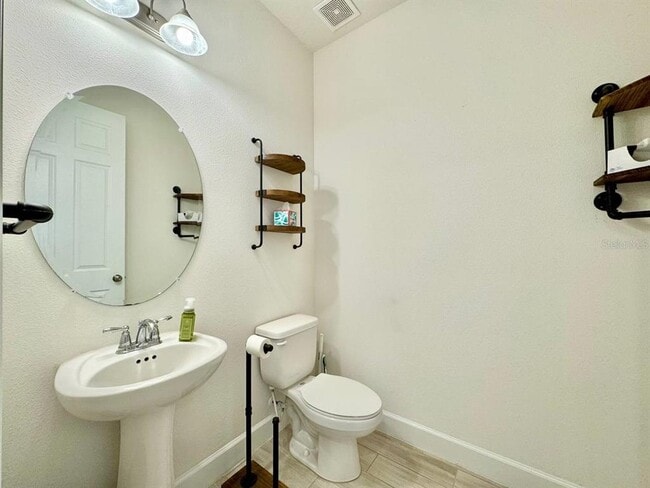 Building Photo - 34159 Astoria Cir