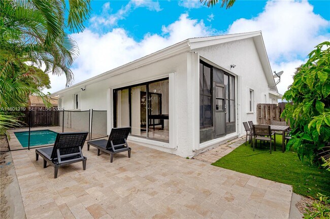 Building Photo - 216 SE 9th St