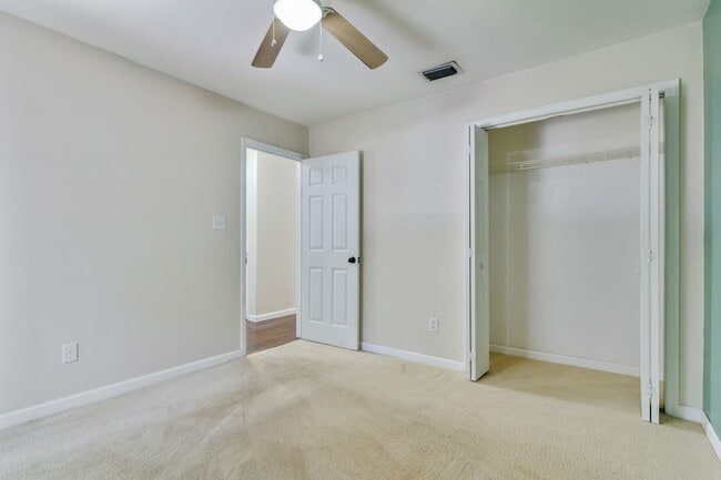 Building Photo - 712 W Brevard St