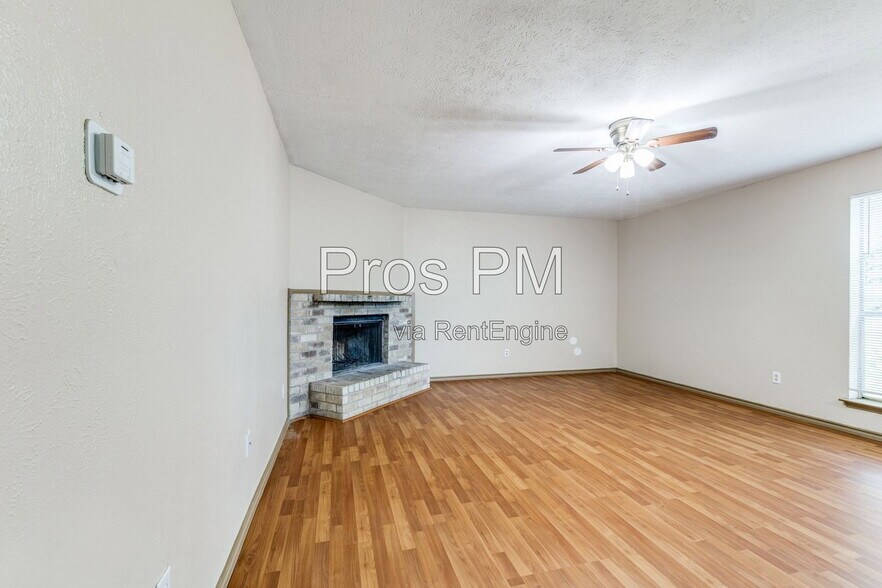 Building Photo - 7117 Edinburg Dr