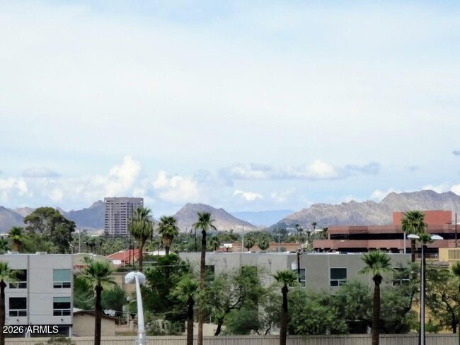 Building Photo - 516 E Ames Pl