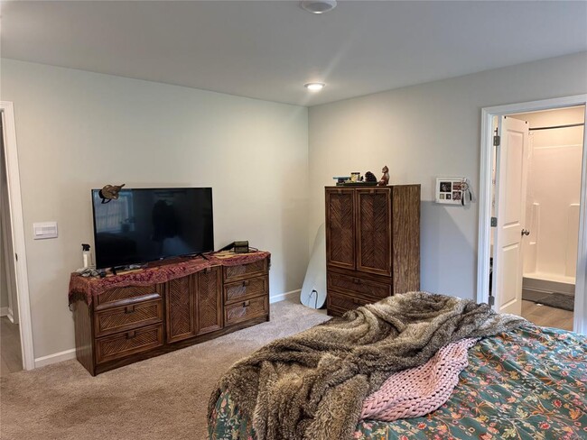 Building Photo - 424 Kohn Dr