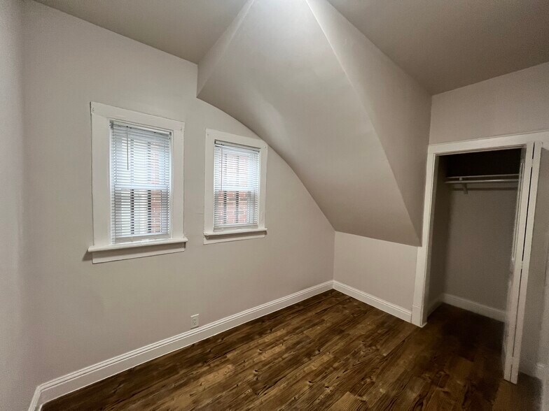 Building Photo - 8208 S South Shore Dr