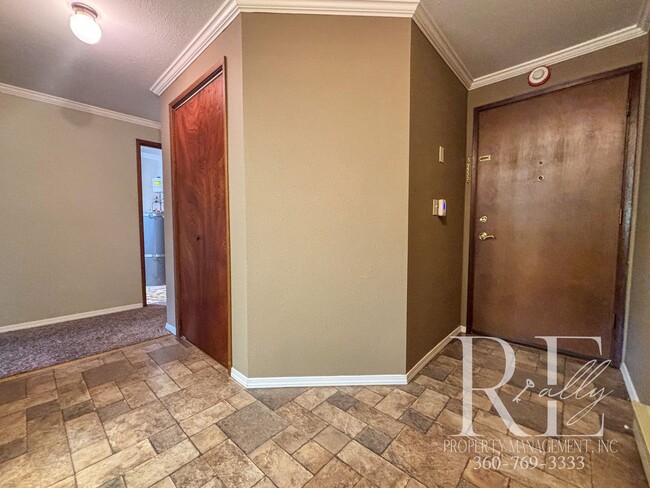 Building Photo - Charming 2-Bedroom, 1-Bath Apartment with ...