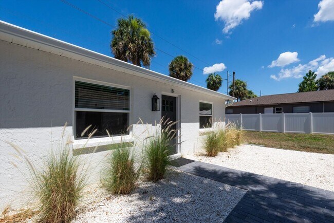 Building Photo - 3009 W Binnicker Ave