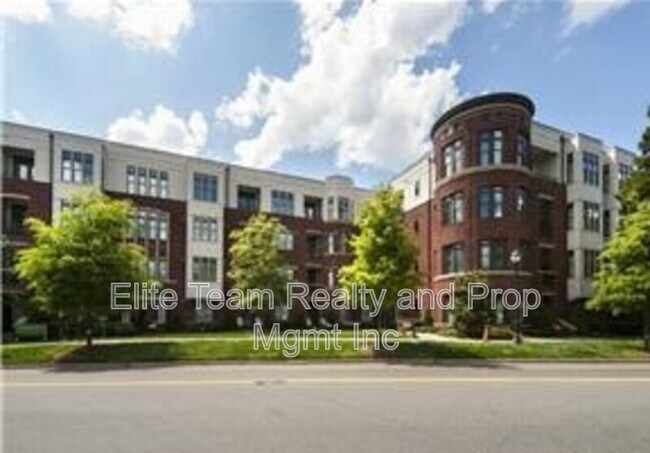 Primary Photo - 2810 Selwyn Ave