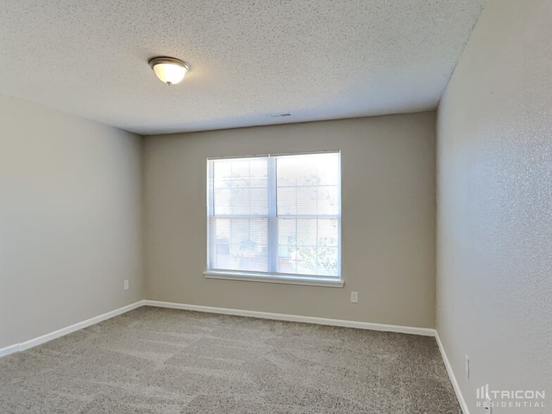 Building Photo - 7210 Kimble Dr