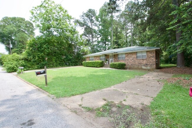 Building Photo - Charming 2BR/1BA in the Heart of Opelika –...