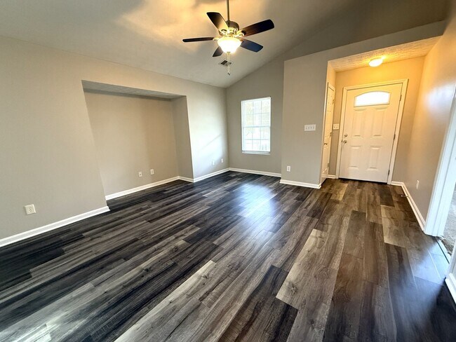Building Photo - 3 Bedroom Home in the Village Wildwood Sub...