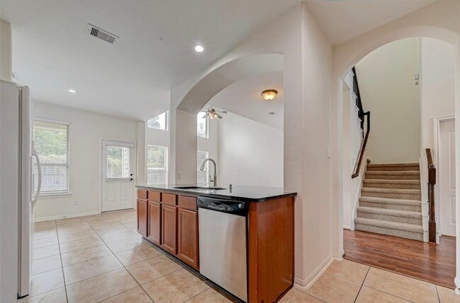 Building Photo - 11 Sagamore Ridge Pl