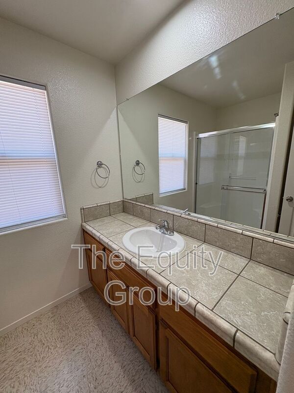 Building Photo - 2106 W Lark Ave