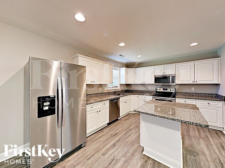 Building Photo - 839 Murphy St