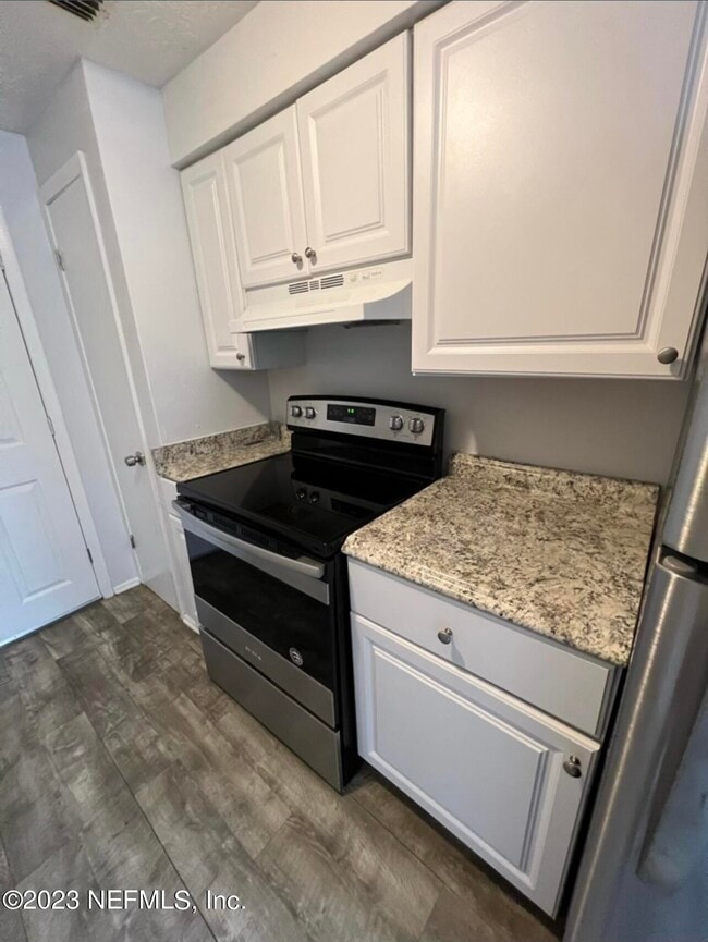 Building Photo - 1611 W 30th St