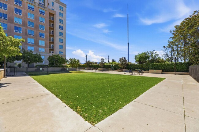 Building Photo - 1375 Lick Ave