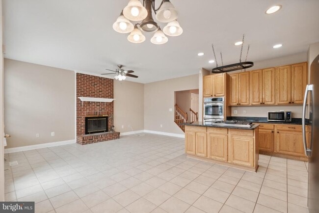 Building Photo - 641 Springhouse Square SE