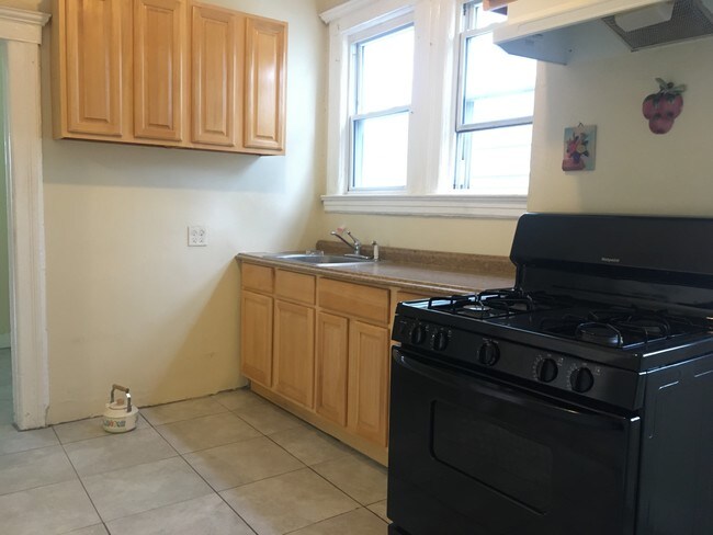 Building Photo - 164 Armstrong Ave