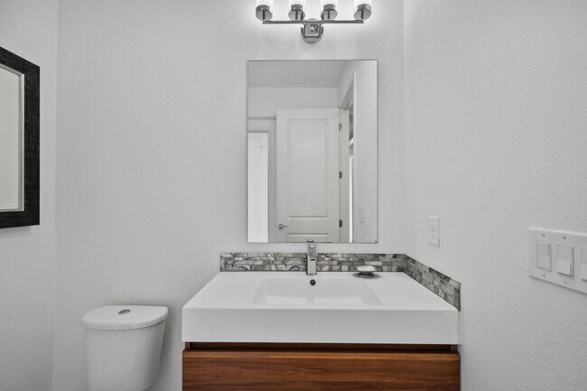 Building Photo - 1561 Corolla Ct