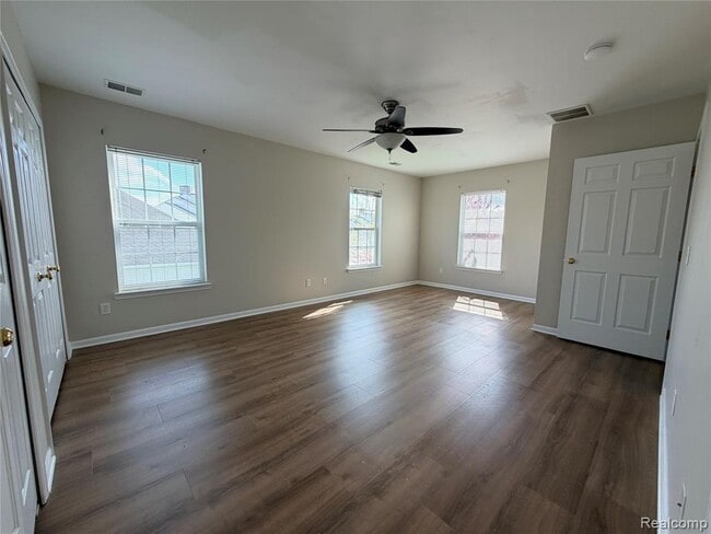 Building Photo - 2710 S Knightsbridge Cir