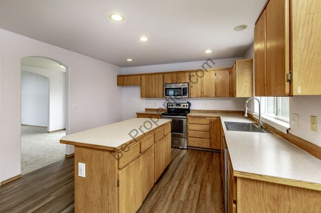 Building Photo - Spacious 3 Bedroom Puyallup Home