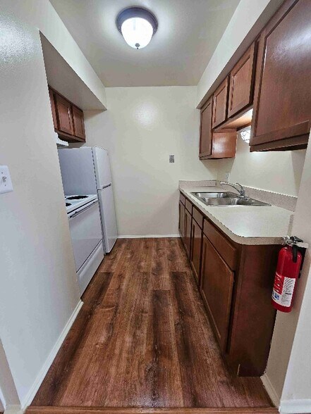 Building Photo - 1879 W 13 Mile Rd