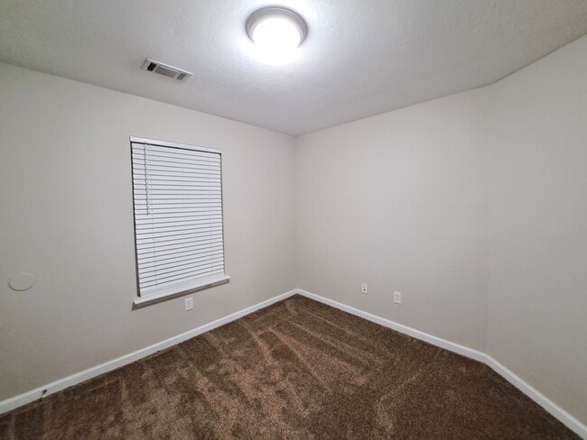 Building Photo - 7607 Pleasantville Way