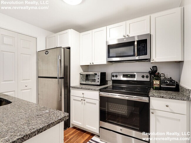 Building Photo - 151 W 6th St