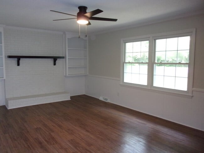 Building Photo - 2152 Bryan Ct