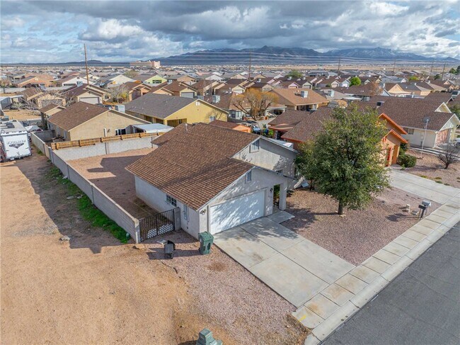 Building Photo - 3422 Cypress St