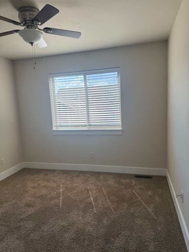 Building Photo - 1857 Buckrake Ave