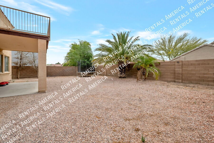Building Photo - 629 E Saddle Way