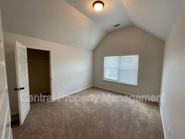 Building Photo - 514 W Holloway Dr