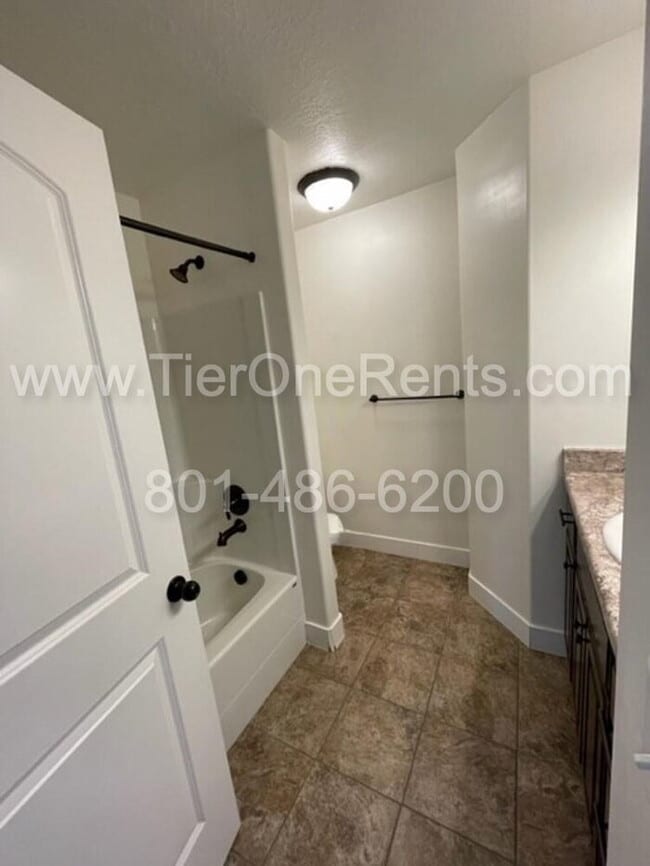 Building Photo - No deposit option for qualified renters