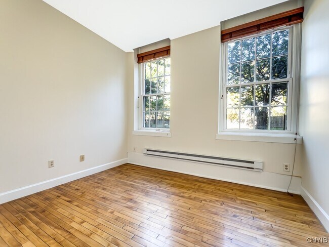 Building Photo - 917 Madison St