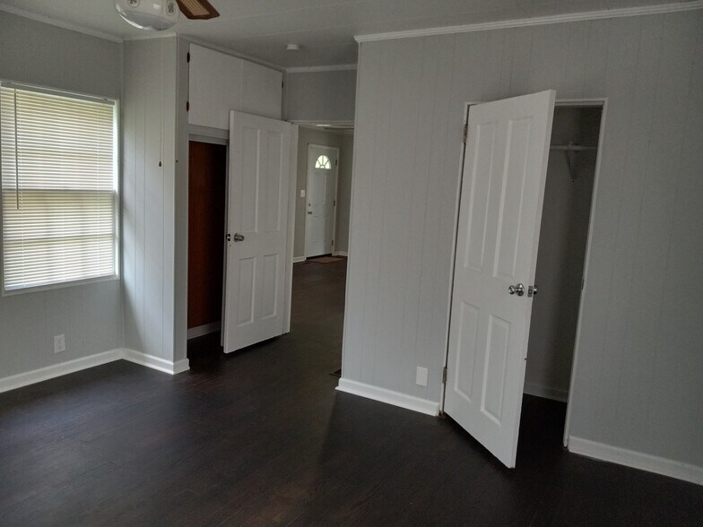 Building Photo - 2827 Wilkinson Pike