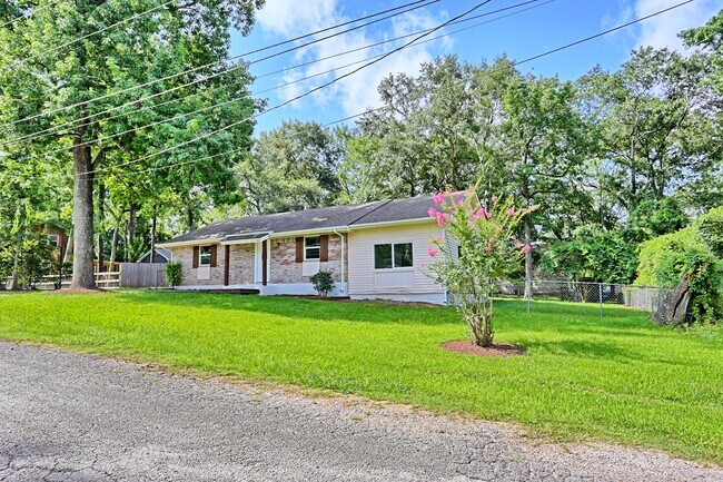 Building Photo - 704 Natchez River Cir