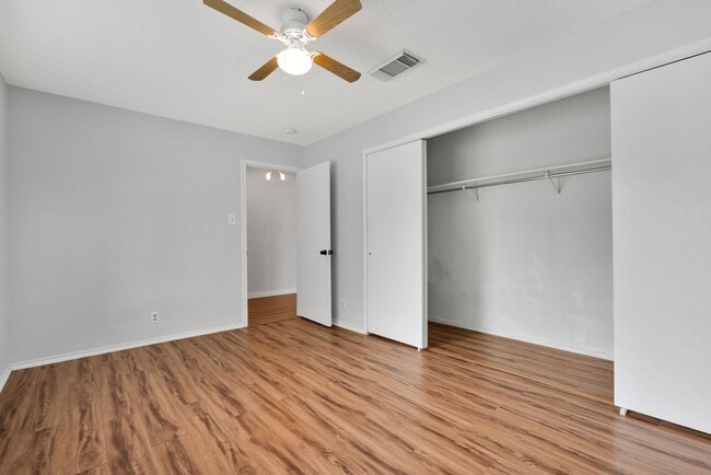 Building Photo - Charming 3 Bed 2.5 Bath Home with Solar Panels!
