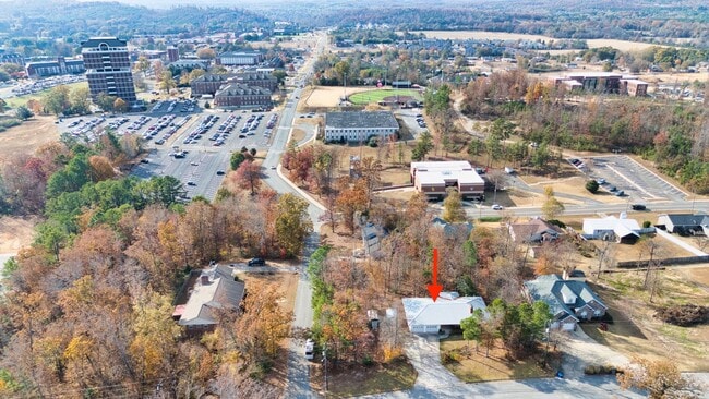 Building Photo - MOVE-IN SPECIAL- $300 OFF FIRST MONTH'S RENT!