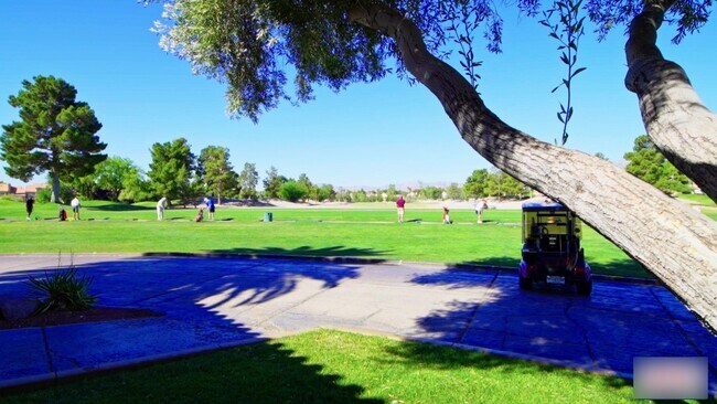 Building Photo - 2 BEDROOM 2 BATH IN NORTHWEST DOUBLE GATED GOLF COURSE COMMUNITY!