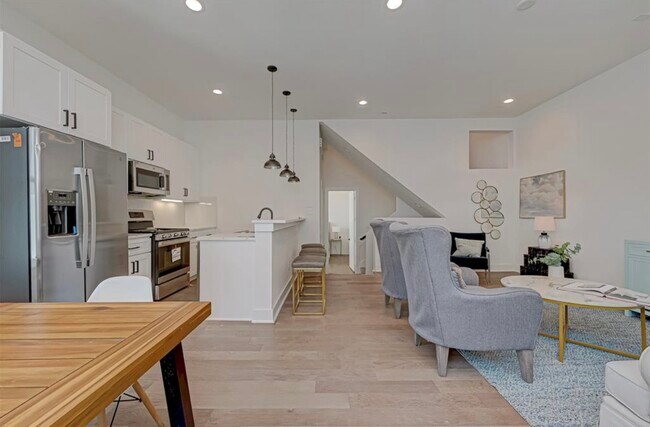 Building Photo - 6127 W Montgomery Rd